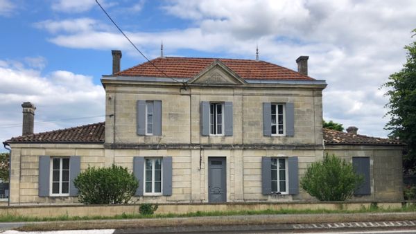 Grande maison familiale avec piscine en Gironde Déménagement en préparation