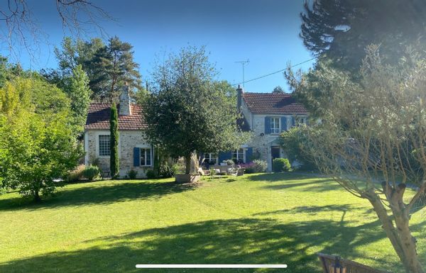 house in Bazoches-sur-Guyonne, France