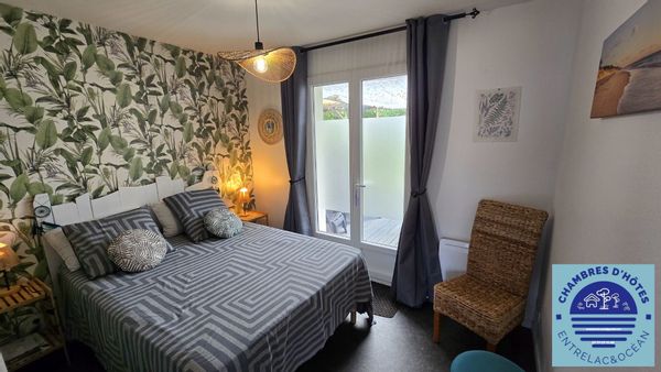 La chambre privée et terrasse individuelle de Stéph MIMIZAN/EntreLac&Océan-Chambres d'hôtes