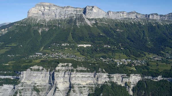 house in the mountains / Maison en bois dans la montagne