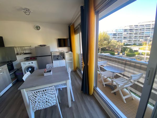 Studio 4 places La Grande Motte 1ere ligne + parking + piscine  + accès plage direct + clim + wifi