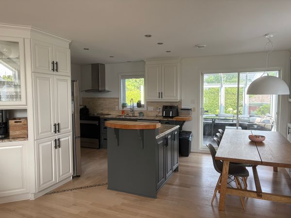 Joli bungalow tout près d’une ligne de transport (REM) qui mène au centre-ville de Montréal.