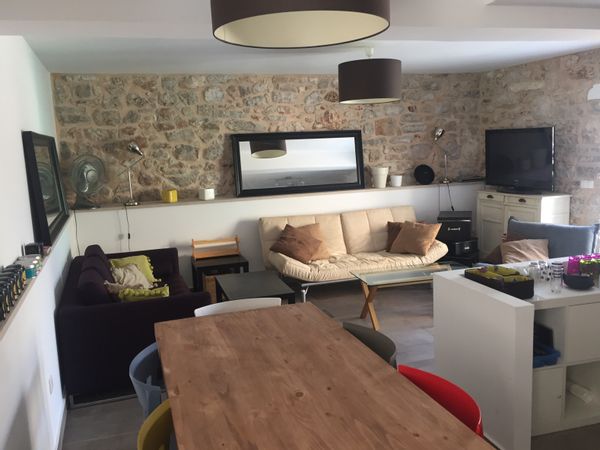 Bienvenue en Croatie, sur l'île de Hvar dans notre maison en pierre de village en bord de la mer !