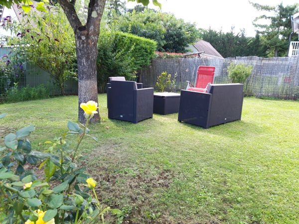 Maison dans village au milieu des vignes, proche de Dijon.