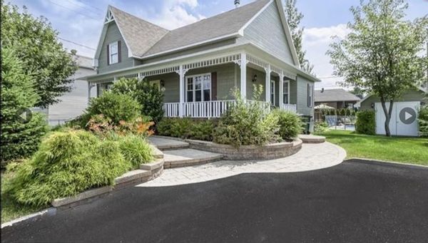 Home in Saint-Lambert-De-Lauzon