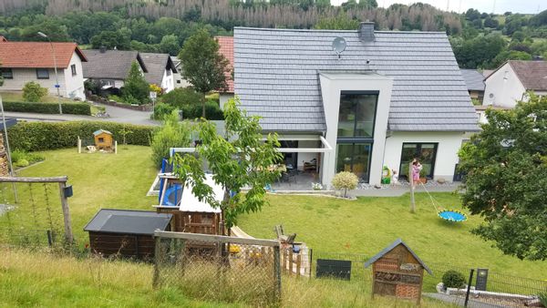 modernes, zentrales Haus mit großem Garten