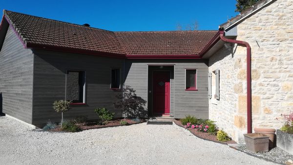Maison chaleureuse bois et pierre en campagne dans le Lot à 7kms de Cahors