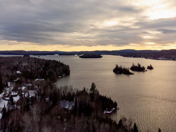 Quebec: Beautiful property on the edge of the water
