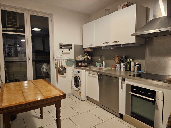 Une chambre dans un appartement proche du centre ville de Marseille.