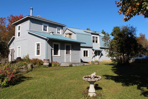 Home in Sainte-Béatrix