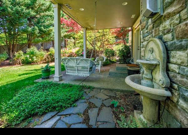 Charming Oregon Country Home
