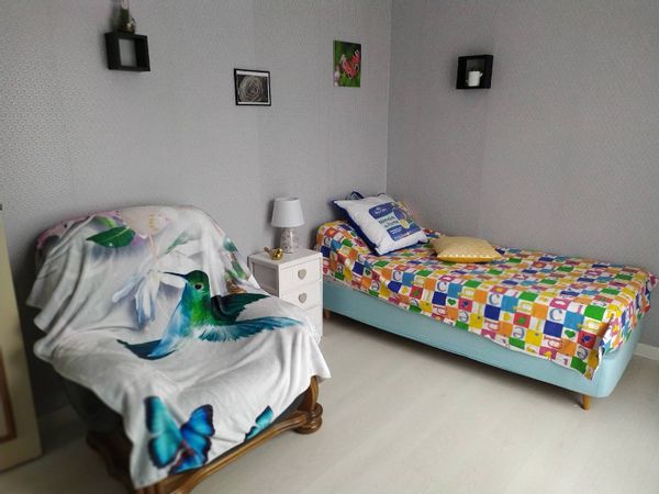 La chambre avec accès indépendant chez Adélaïde