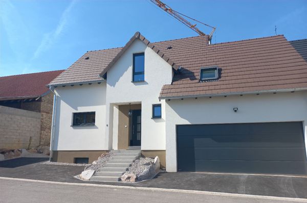 Belle maison dans la campagne alsacienne