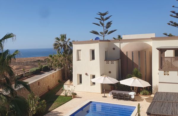 Villa Sofia, Sud Agadir Maroc, Piscine, personnel de maison, 3 chambres parentales, proche plage.