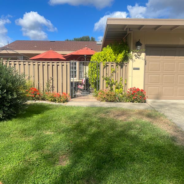 Wine Country! Close to Everything!Remodeled 2 bedroom 2 bath + den home in the Heart of Sonoma Ca.