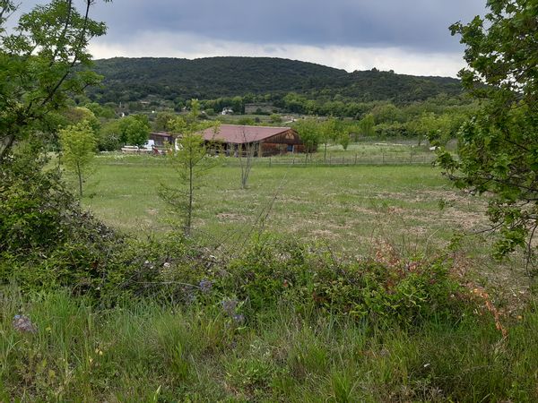 En pleine nature, proche lac du Salagou avec piscine