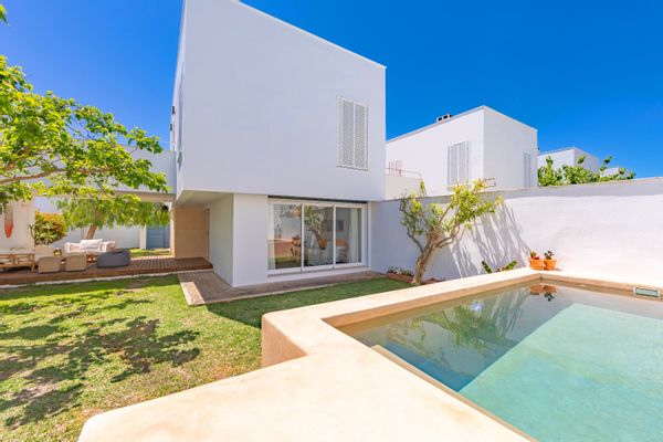 Eva's house