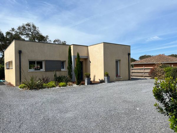 Maison familiale entre océan et forêt, l'Atlantique à 3 min à pieds ! Venez surfer !