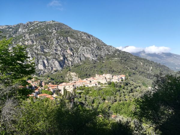 Maison dans village sur la Côte d'Azur