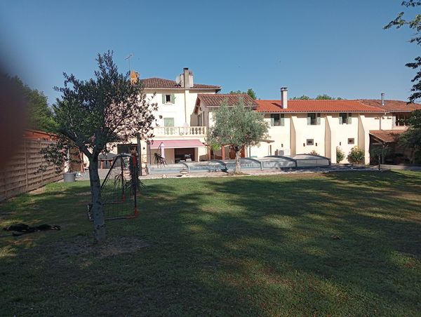 Grande maison avec piscine et accès rivière dans un village du Volvestre