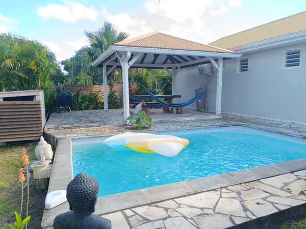 Agréable maison avec piscine pour 6 personnes - recherche échange avec chalet en montagne fev 2027