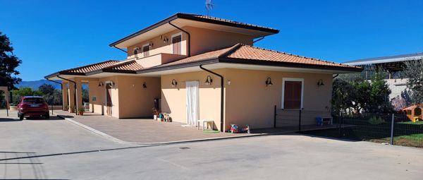 Deliziosa casa di campagna a metà strada tra Roma e Napoli