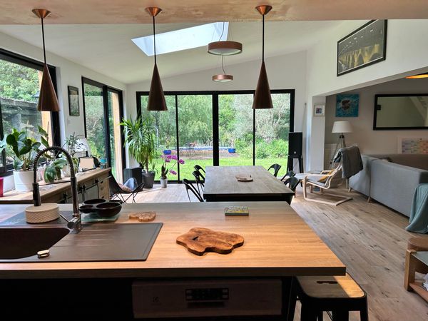 Maison récente avec grand jardin, à côté du lac des Dagueys et proche des vignobles bordelais.