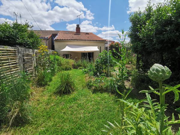 Proche Puy du Fou, ECHANGE contre MAISON ou TERRAIN PRIVE pour nos hamacs ou notre caravane