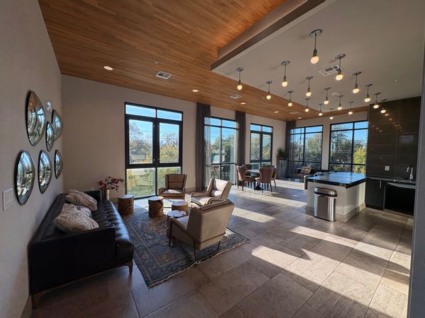 Top floor East Austin luxury flat with gym