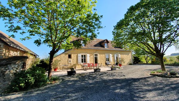 Maison 10 personnes,piscine,salle de jeux, pétanque