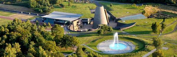MAISON EN PLEIN COEUR DE L'AUVERGNE (pas de piscine mais la baignade au lac d'aubusson tout près vous plaira j'en suis sûre)