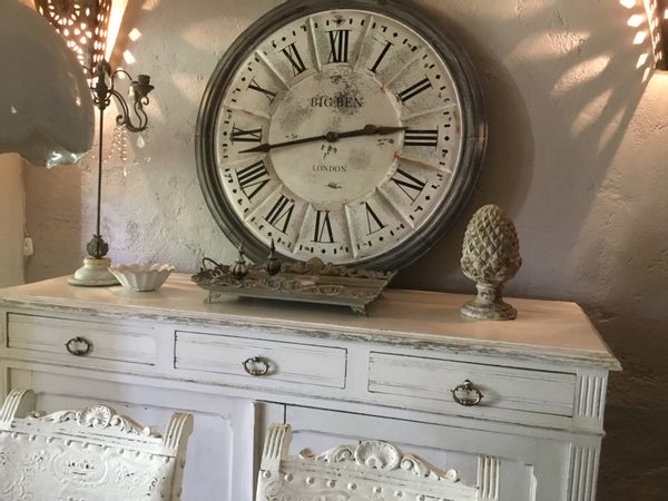 Petite maison dans le premier village bio de France .