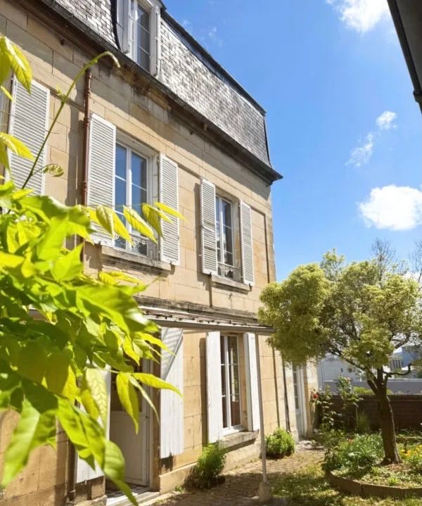Charmante maison ancienne au calme et à deux pas du centre