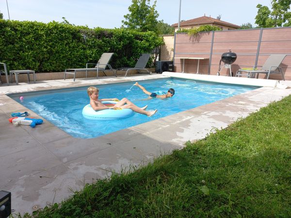 Comfortable family home with swimming pool, close to Lyon and nature