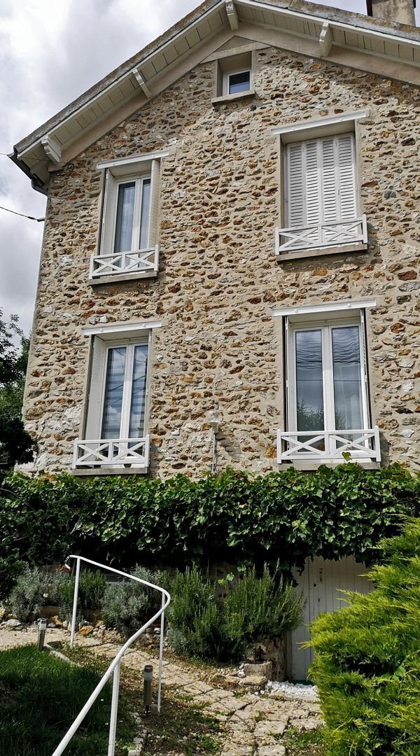 Quiet and charming home in the country side of Paris surbub