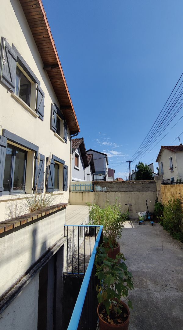 Maison à proximité immédiate de Paris en bus, métro lignes 9, 1, 11 & RER A.