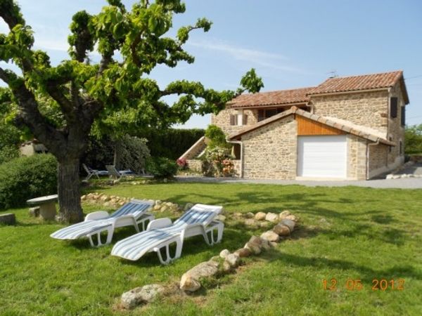 Maison à St-Étienne-de-Fontbellon, (Ardèche)  app. du haut, 6 personnes