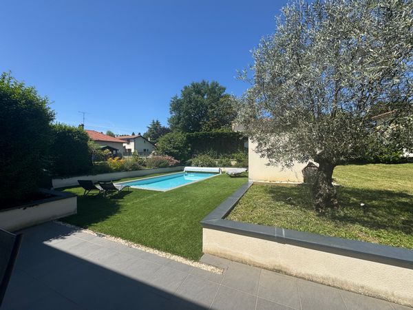 Maison avec piscine au calme proche de Lyon