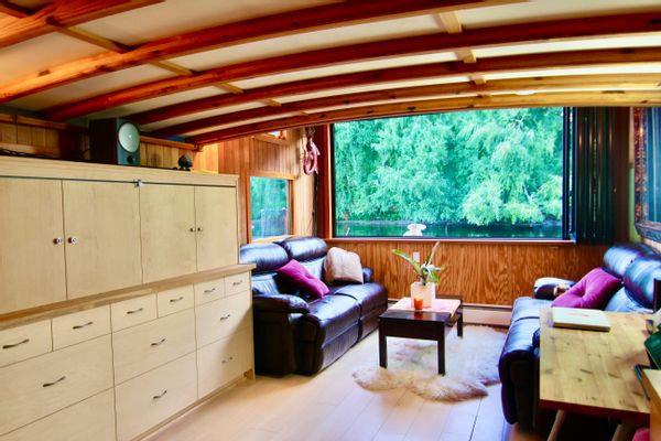Floating Home/Houseboat on Lake Union w/ Lake and City Views~2 Beds 1 Bath