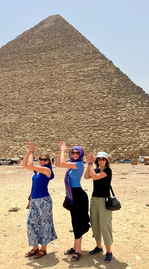 Pyramids in Egypt!! Cozy Cairo Haven - Your Home Away from Home!