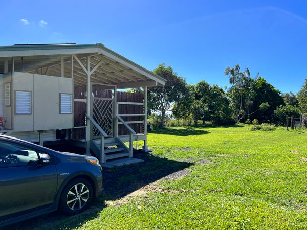 Toni & Keoki's Kainaliu Mauka Cottage