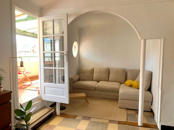 Sun bathed top floor apartment in the centre of Marseille