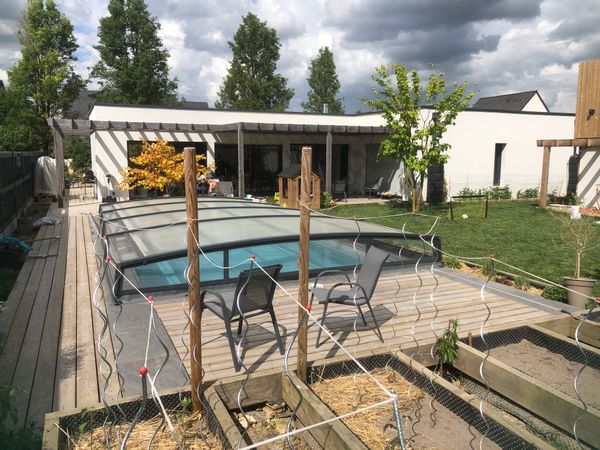 La maison de Christophe bourg avec piscine,  tous les commerces ,parking , bus .