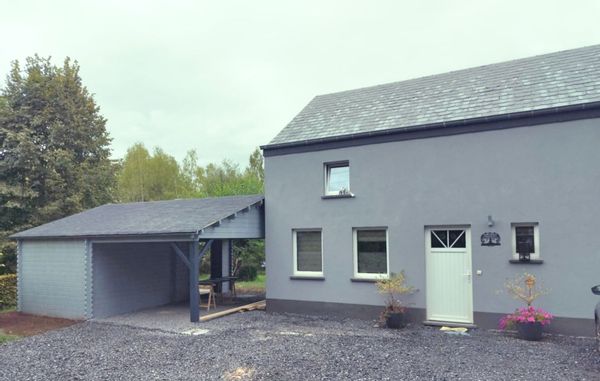 Maison neuve , cosy et chaleureuse dans un cadre verdoyant  au cœur des Ardennes .