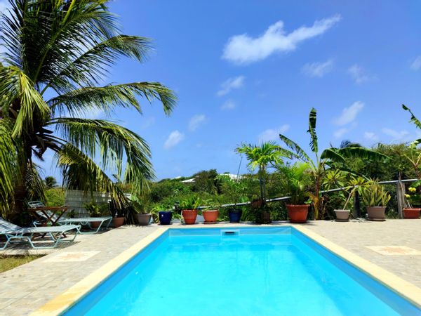 Le lagon bleu avec piscine privée