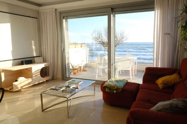 Habitación/estudio privado en casa de Joan Lluís y Francesca.