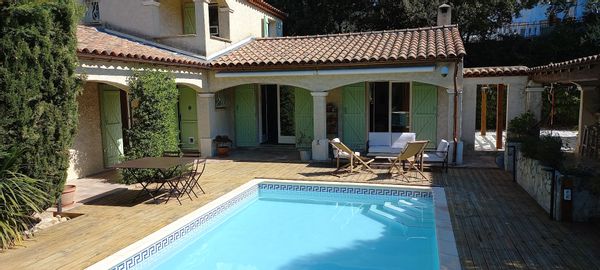 Maison avec piscine au calme absolue