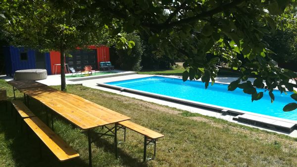 EMPLACEMENT DE CAMPING MIS A DISPOSITION AVEC PISCINE CHAUFFEE, JACUZZI ET TERRAIN DE PETANQUE.
