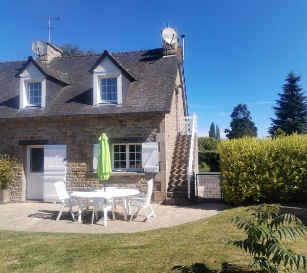 Appartement calme à l'étage d'une longère à la campagne, à une quinzaine de km des premières  plages