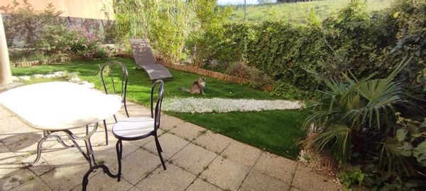 Profitez de la proximité des festivals d'Avignon, Villeneuve, en étant au calme et dans le jardin !